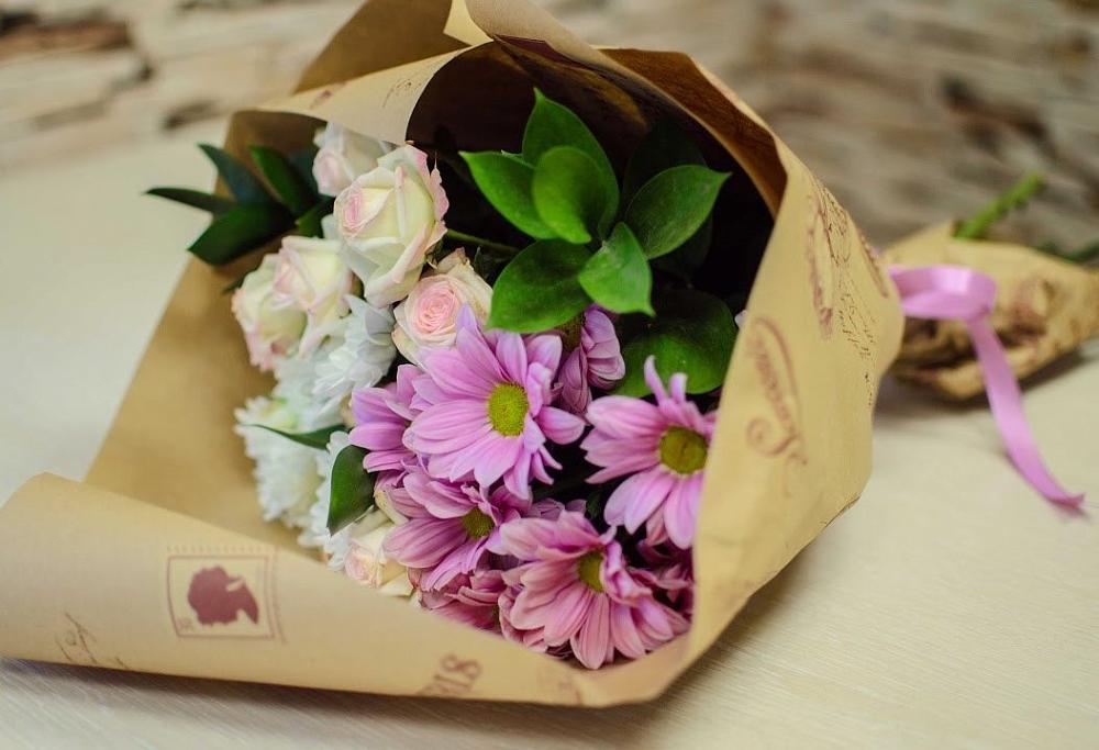 Букет цветов из: Розы и Хризантемы в Табачный