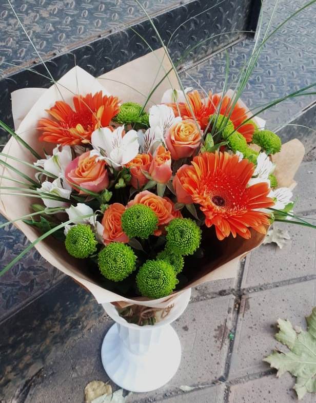 Букет цветов из: Герберы, Хризантемы, Альстромерии и Розы в Табачный