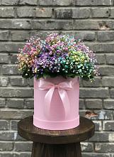 Цветочная композиция из Гипсофила и Розы в шляпной коробке в Табачный