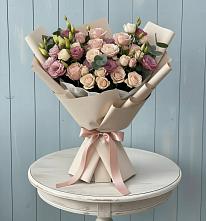 Букет цветов из:  Розы и Лизиантусы в Табачный