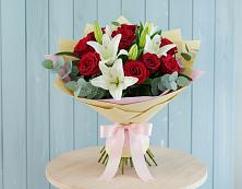 Букет цветов из:  Лилии и Розы в Табачный