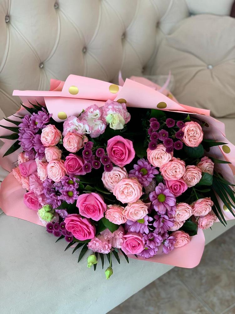 Букет цветов из: Хризантемы, Розы и Лизиантусы в Табачный