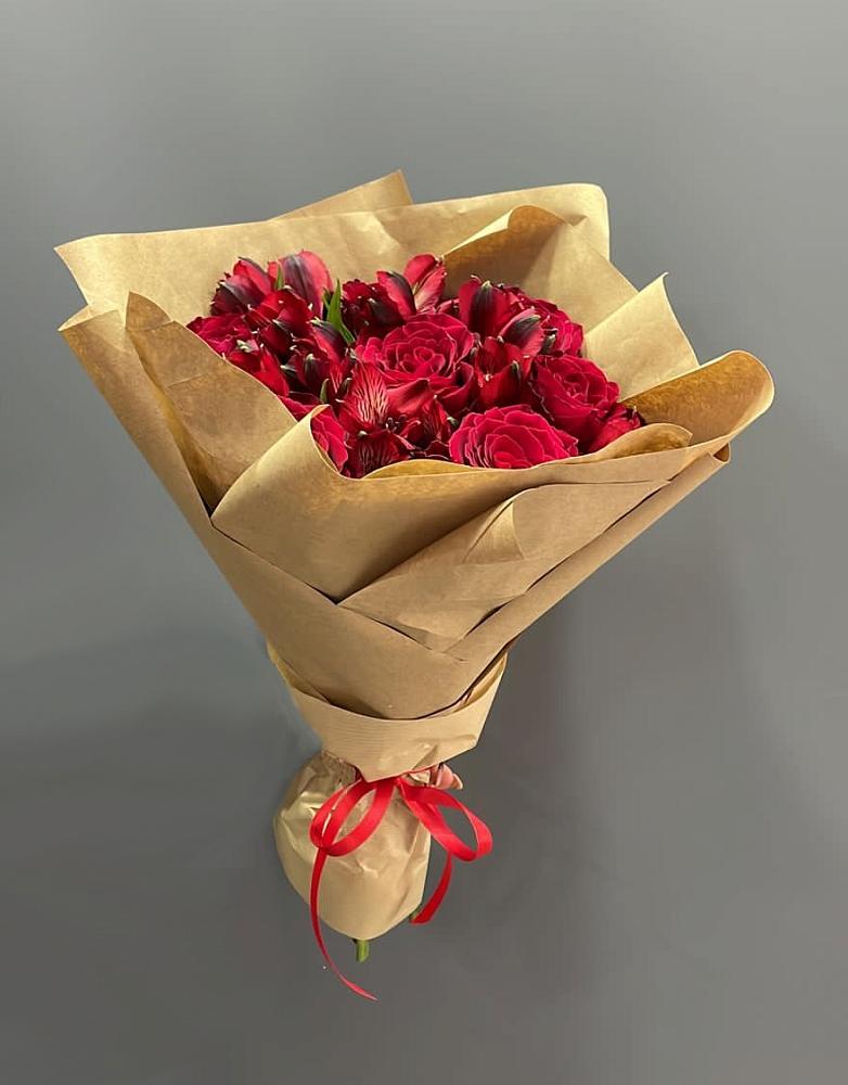 Букет цветов из: Альстромерии и Розы в Табачный