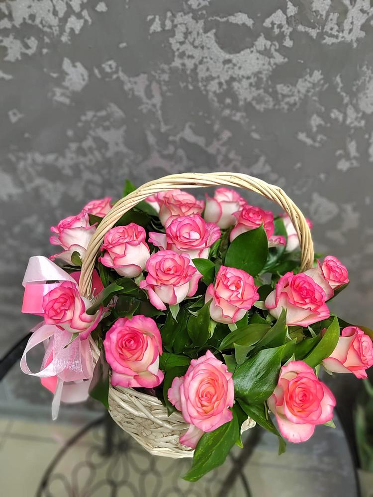 Цветочная композиция из Розы в корзине в Табачный