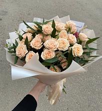 Букет Кремовые розы Латте в Табачный