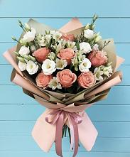 Букет цветов из:  Розы, Альстромерии и Лизиантусы в Табачный