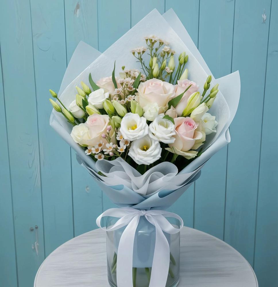 Букет цветов из: Розы и Лизиантусы в Табачный