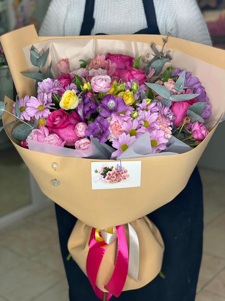 Букет цветов из: Хризантемы, Гвоздики и Альстромерии в Табачный