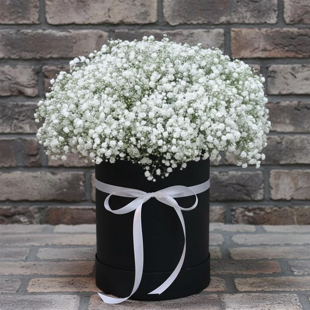 Цветочная композиция из Гипсофила в шляпной коробке в Табачный