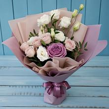 Букет цветов из:  Розы и Лизиантусы в Табачный