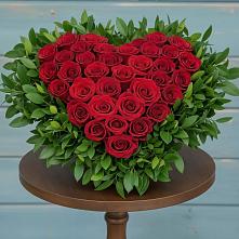 Цветочная композиция из Розы в виде сердца в Табачный