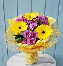Букет цветов из:  Хризантемы и Герберы в Табачный