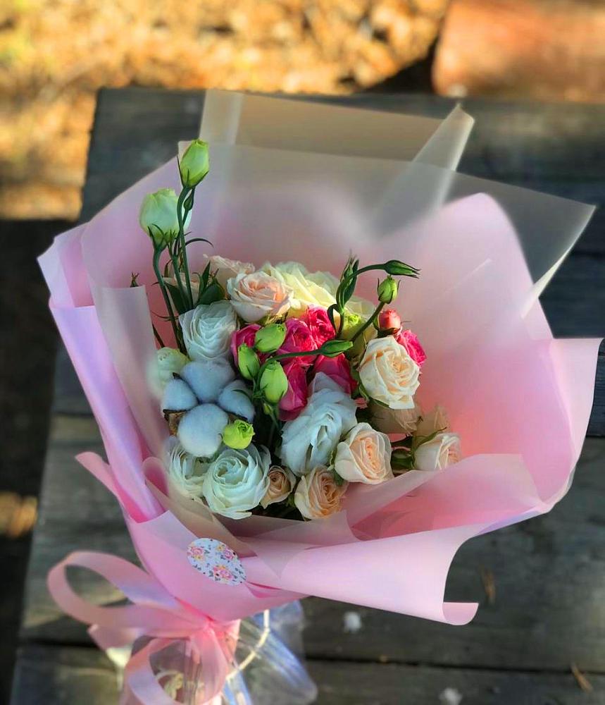 Букет цветов из: Розы и Лизиантусы в Табачный