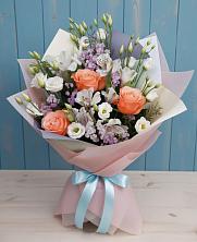 Букет цветов из:  Лизиантусы, Розы, Альстромерии и Гипсофила в Табачный