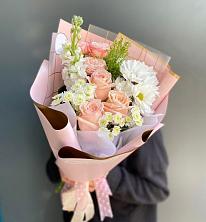 Букет цветов из:  Хризантемы и Розы в Табачный