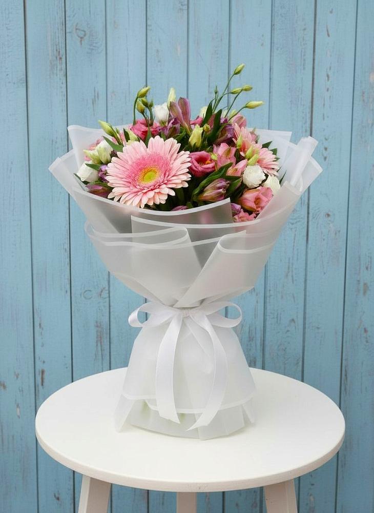 Букет цветов из: Герберы, Альстромерии и Лизиантусы в Табачный