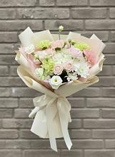 Букет цветов из:  Гвоздики, Розы, Лизиантусы и Хризантемы #REPLACE_PRED# Табачный