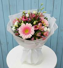Букет цветов из:  Герберы, Альстромерии и Лизиантусы в Табачный