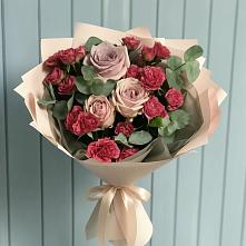 Букет цветов из:  Гвоздики и Розы в Табачный