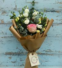 Букет цветов из:  Розы и Лизиантусы в Табачный