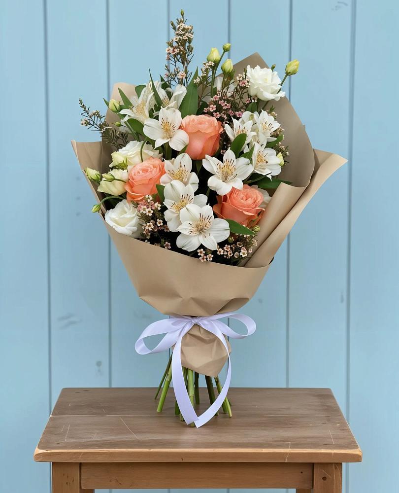 Букет цветов из: Альстромерии, Лизиантусы, Розы и Хризантемы в Табачный