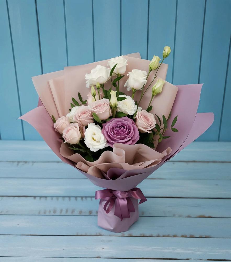 Букет цветов из: Розы и Лизиантусы в Табачный